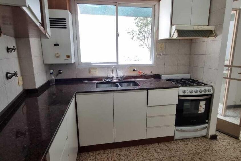 Imagen de con patio y cochera Imagen de con patio y cochera