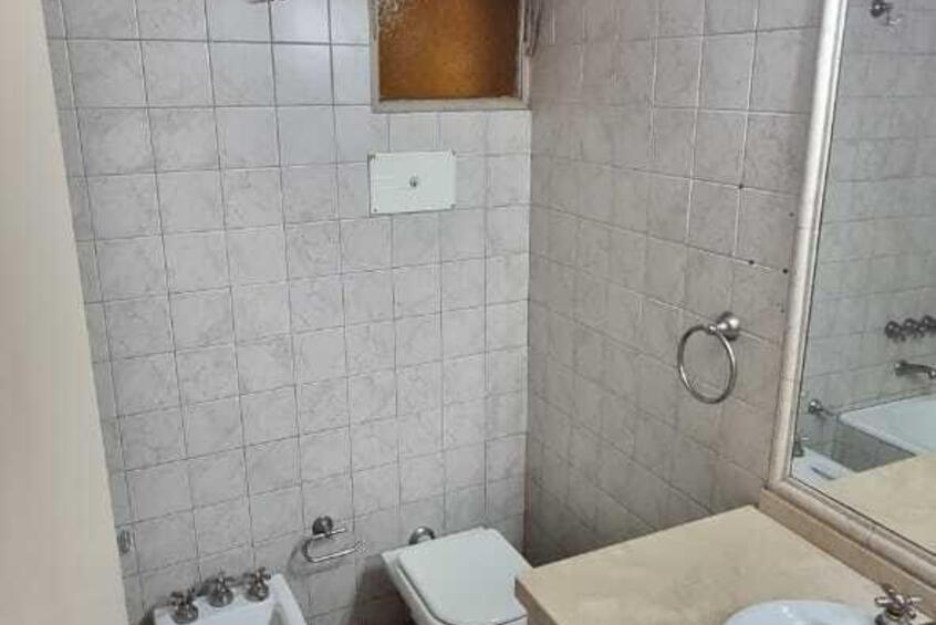 Imagen de con patio y cochera Imagen de con patio y cochera