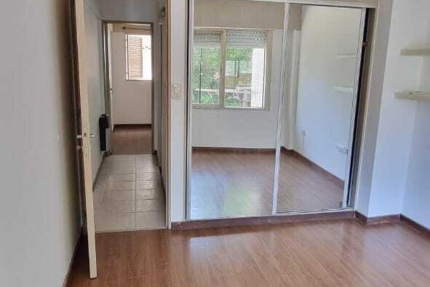 Imagen de con patio y cochera Imagen de con patio y cochera