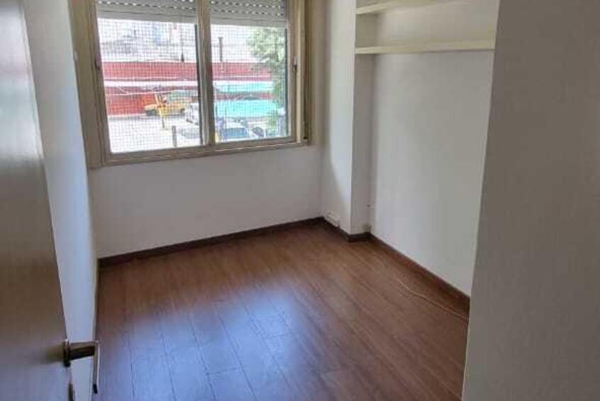 Imagen de con patio y cochera Imagen de con patio y cochera