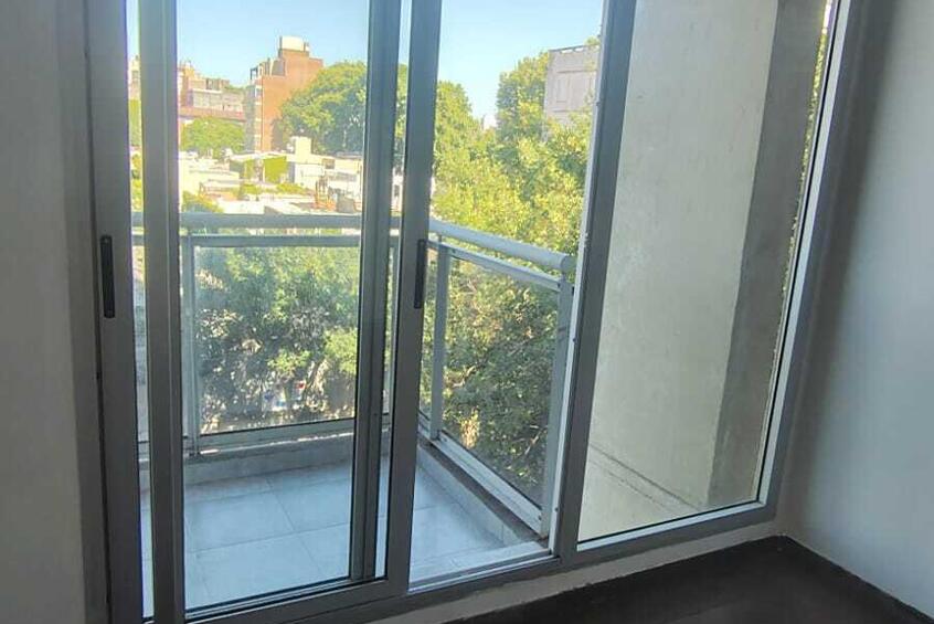 Imagen de Buenos Aires 2235 Monoambiente Al frente Con Balc&oacute;n